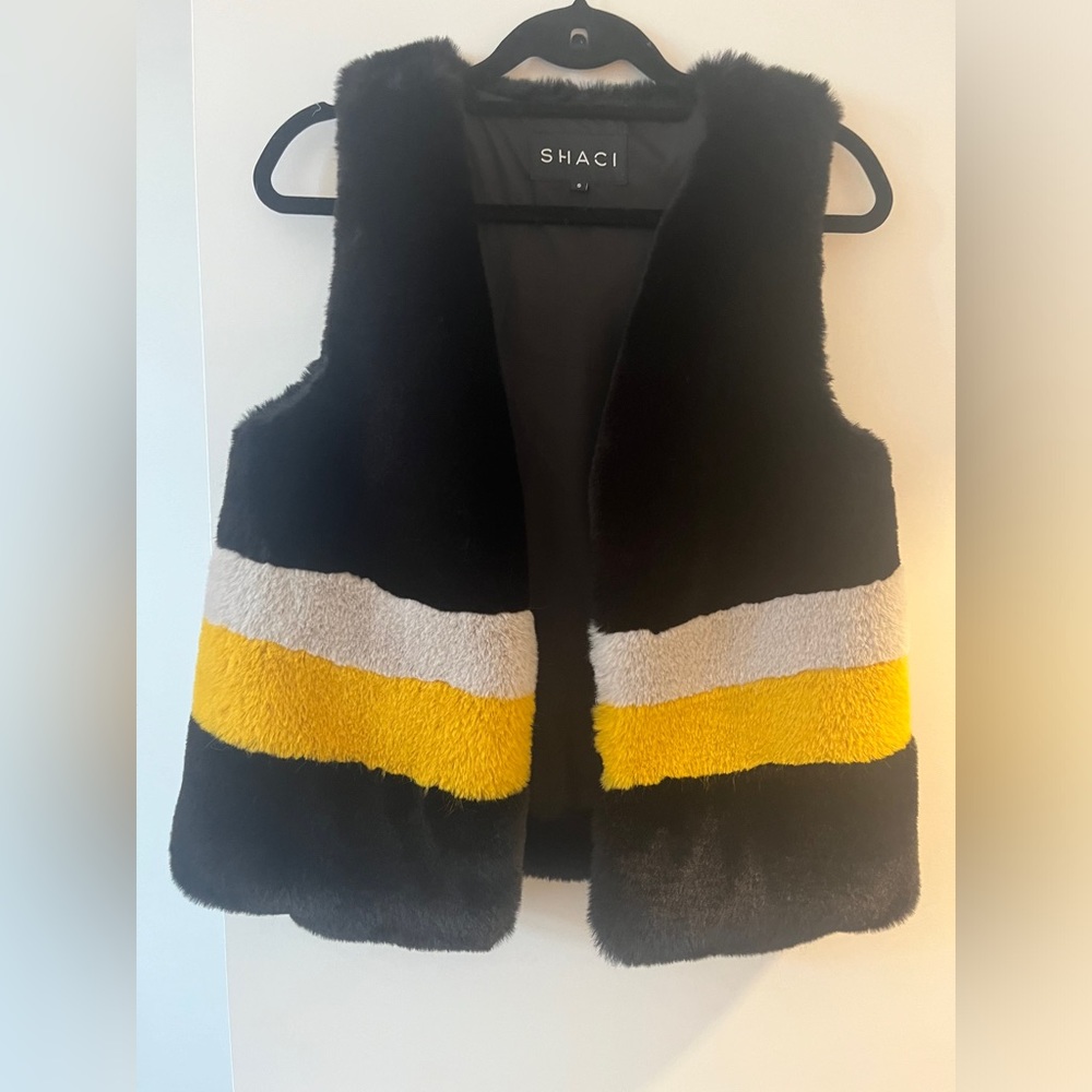 Shaci faux fur black vest